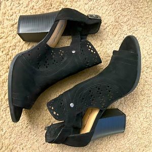 Size 9 1/2 American Eagle heels barely worn